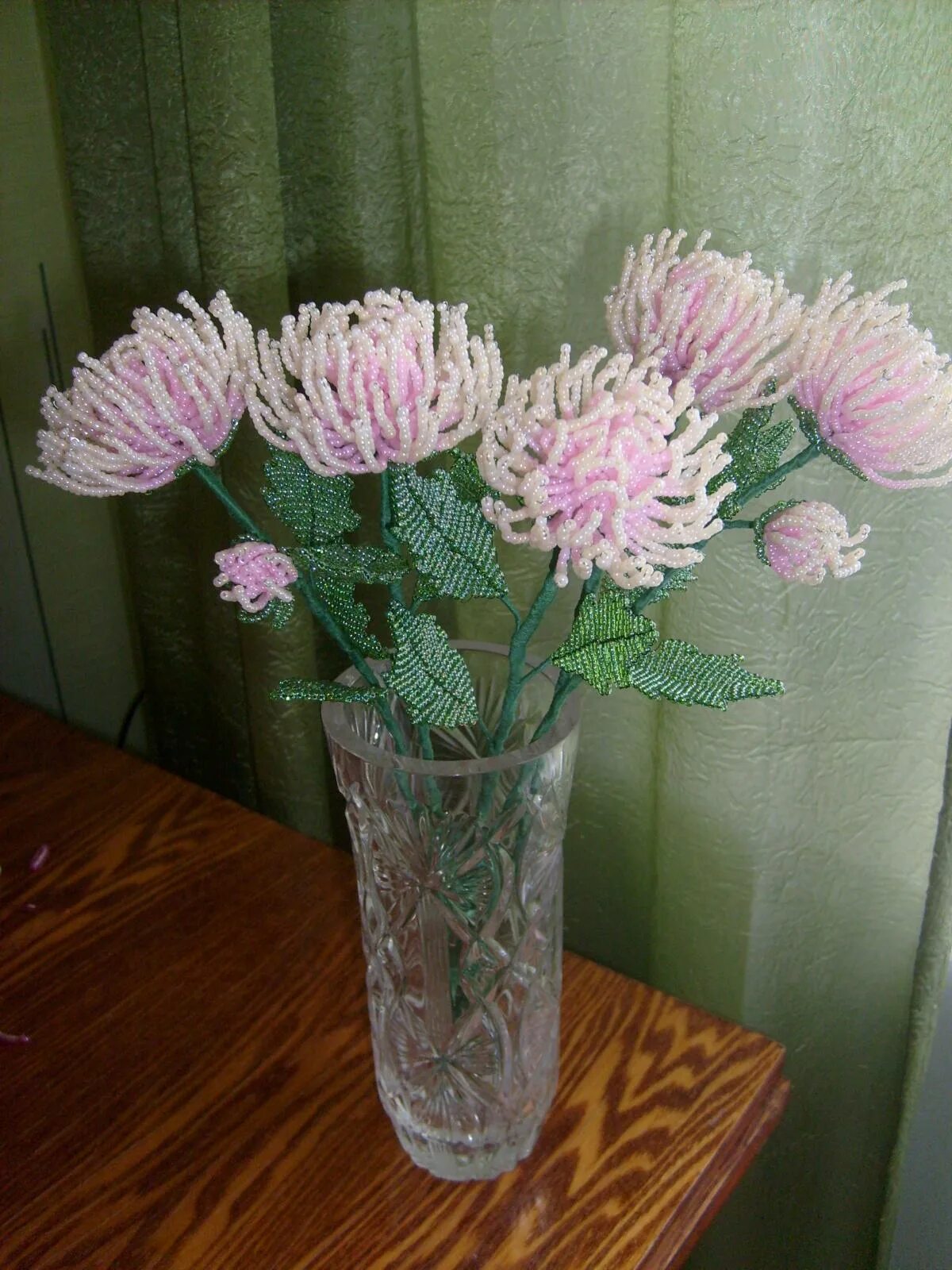 Бисерная астра. Букет космея хризантемы. Бисерные хризантемы. Хризантема вегейл бисера. Бисер астра цветок.