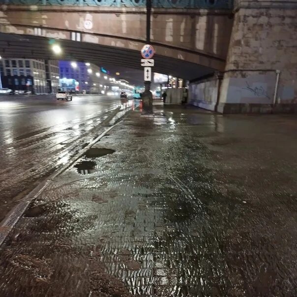 Хлопки в петербурге сегодня. Потоп на Московском проспекте СПБ. Авария Московский проспект СПБ. Авария на Московском проспекте вчера Санкт-Петербург. Разрушения в Питере сегодня.