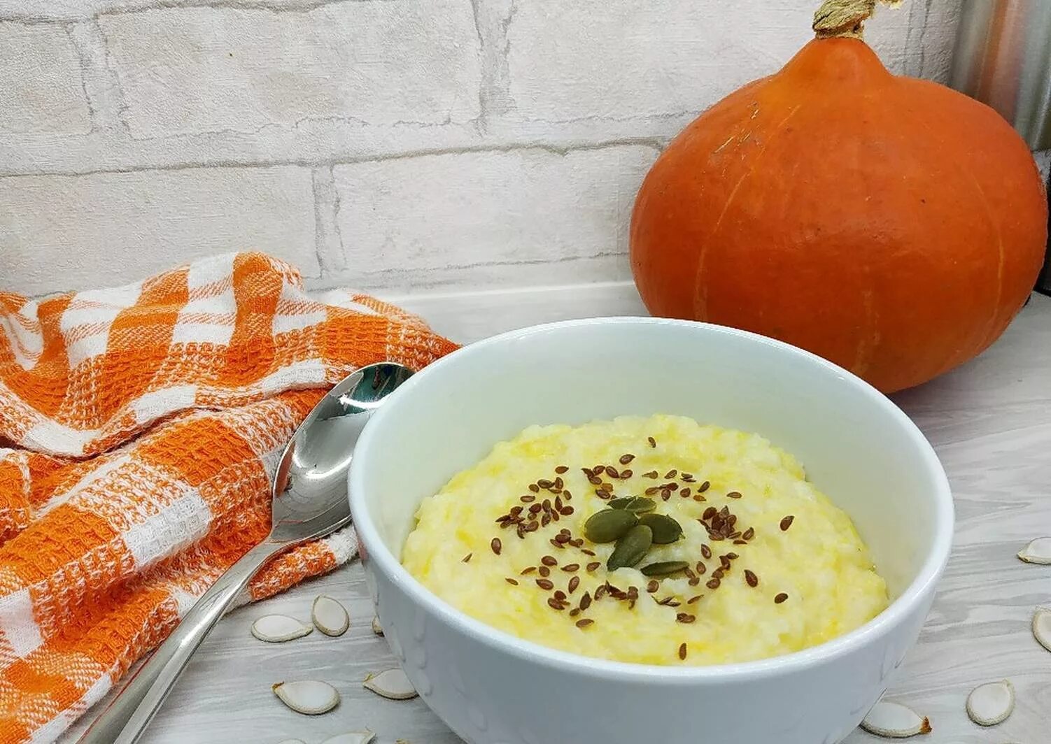 Каша амарантовая с тыквой. Рисовая каша с тыквой. Рисовая молочная тыквенная каша. Тыква с молоком