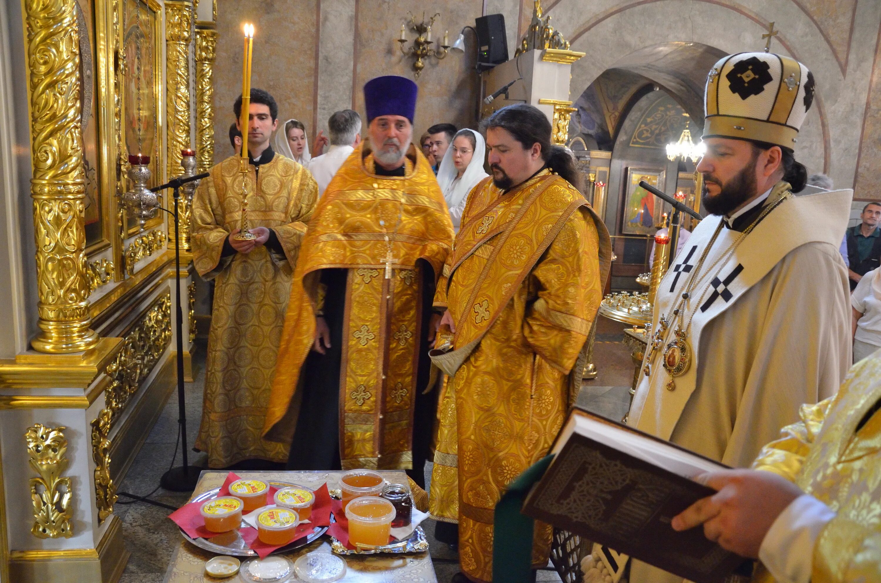 Всенощное бдение. Иконы храма христа спасителя. Литургия 14 мая 2024 года. В никольском храме в лукьяново прошла архиерейские богослужение. Литургия 14 мая 2024 года.