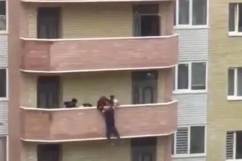 Тая упала