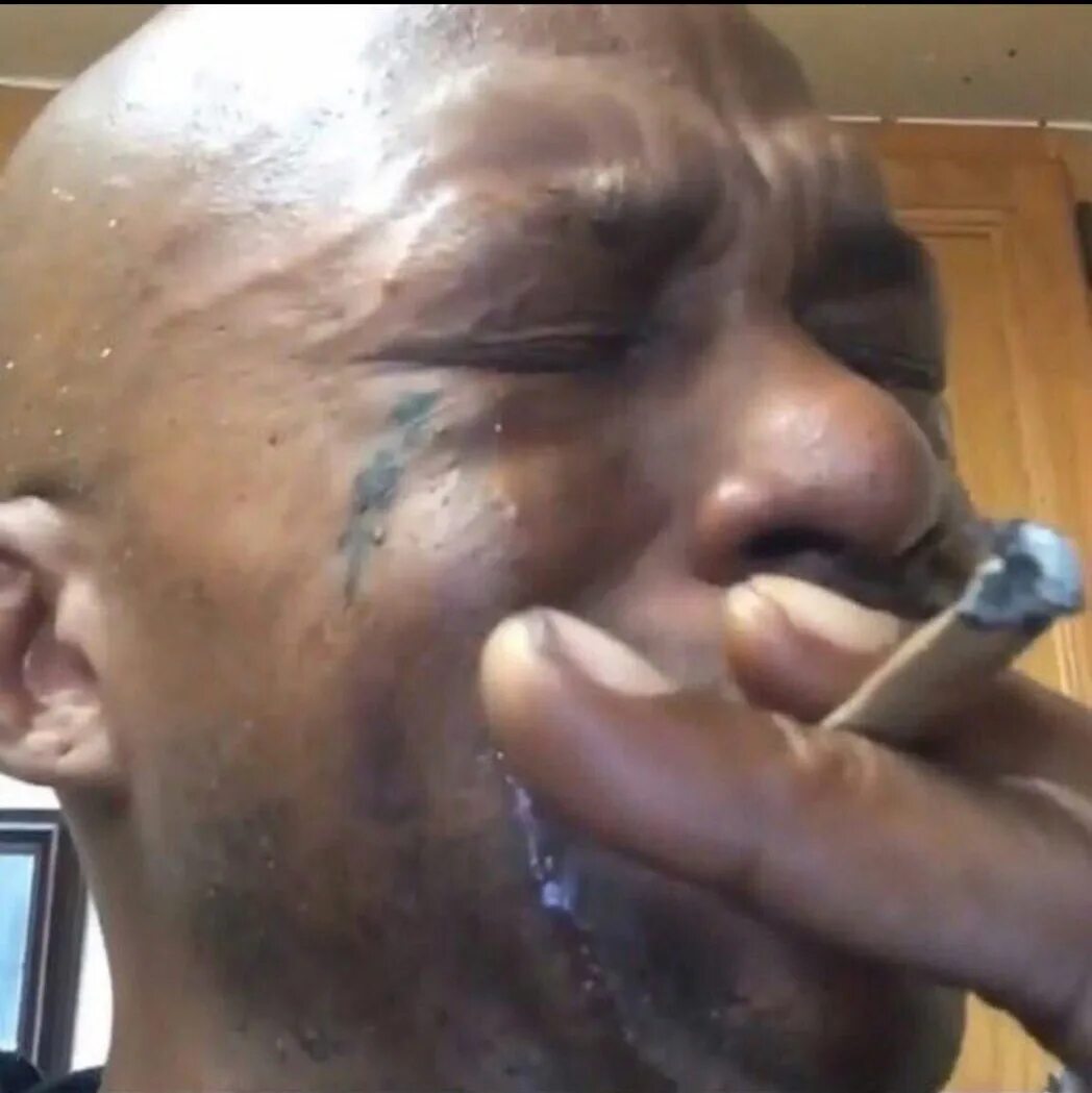 Афроамериканец с сигаретой. Плачущий черный мальчик. Джордан плачет. Плачущий афроамериканец. Плачущий афра американец.