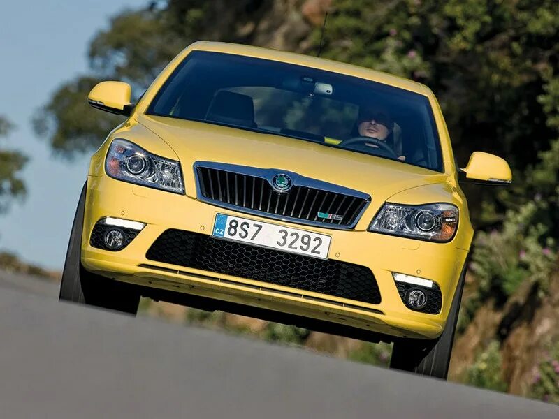 Octavia rs 2.0 tdi. Skoda Octavia RS 2.0 TDI. Octavia RS 2 поколения. Skoda Rapid Sport Gold.