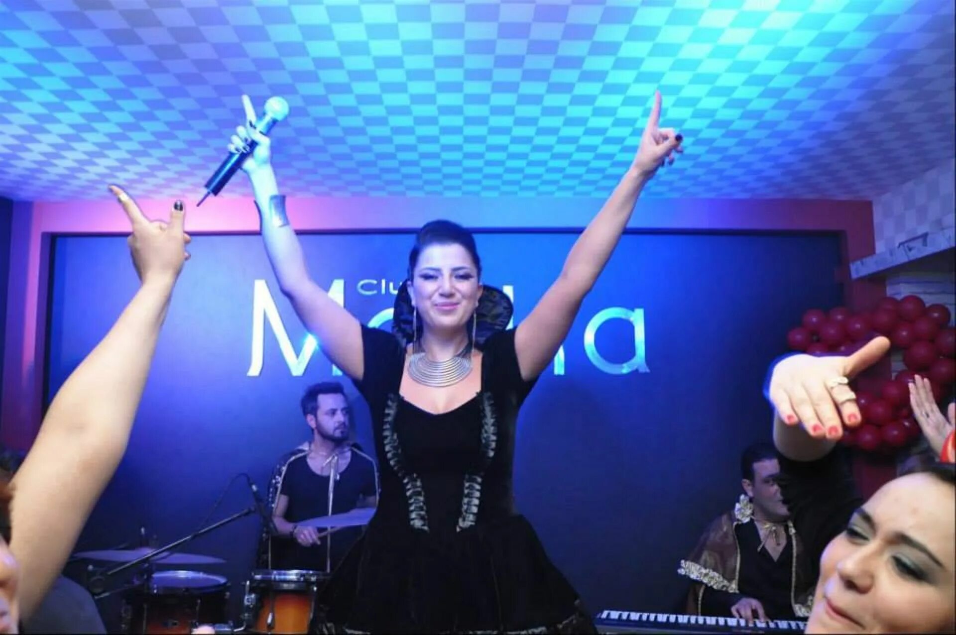 солист клуб. солист линкин парк. Three days grace солист. Ness band ереван солист. солист клуб.