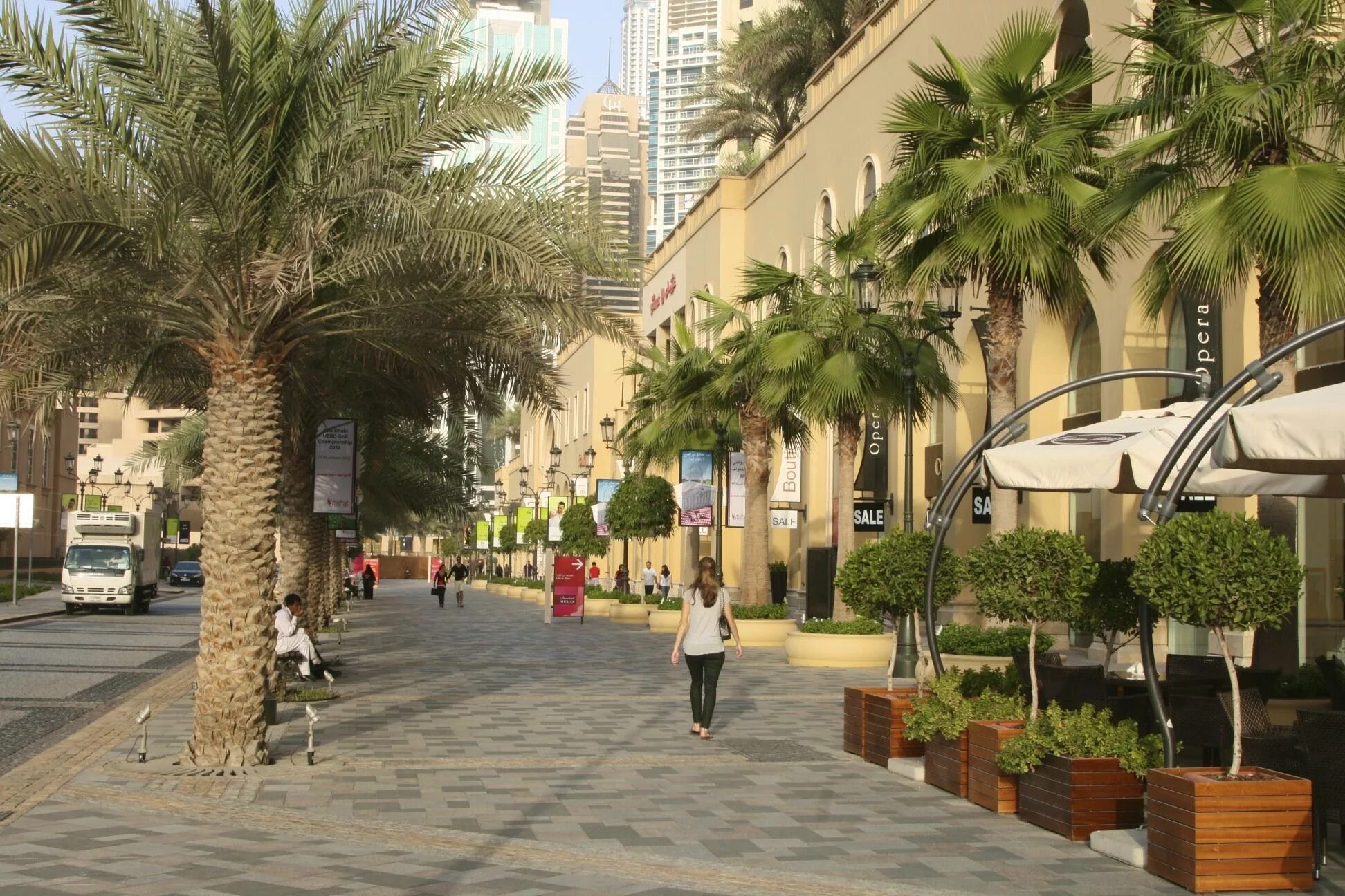 Al mamsha street, дубай. Улица jbr в дубае. Шейх заед роуд дубай. Бурдж аль дубай. Jumeirah street.