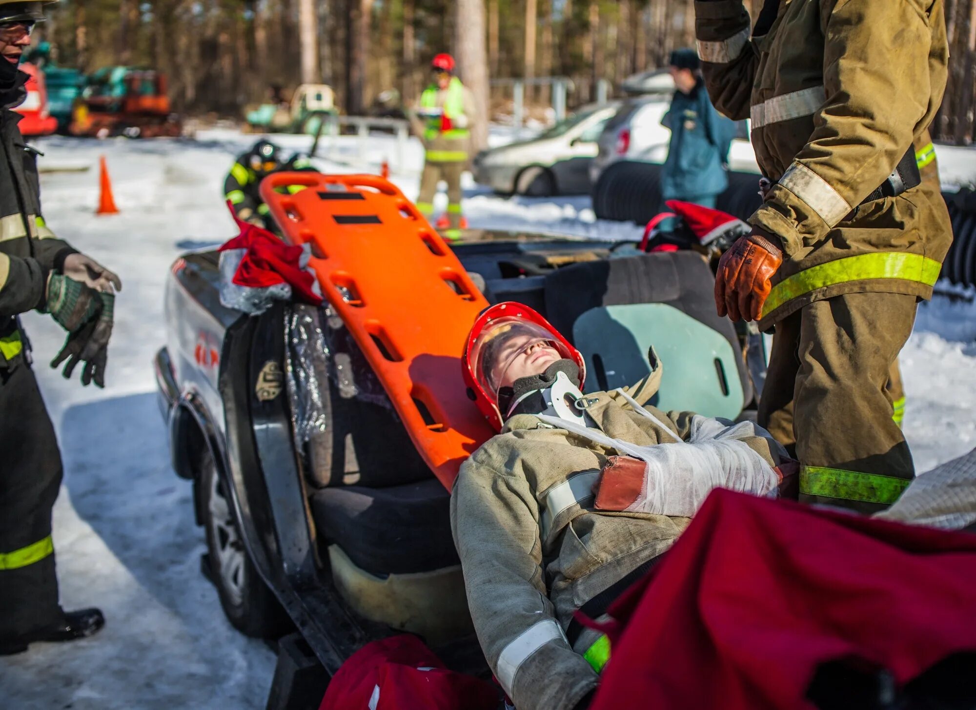 Псковские спасатели. Соревнования по ДТП. Соревнования АСР при ДТП. Rescuer of the Ministry of Emergency situations. Спасательные отдела