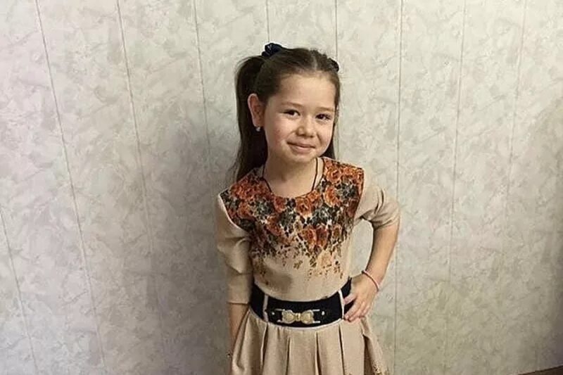 Каспийск нашли девушку. Калимат омарова. калимат омарова каспийск. девочка пропавшая в каспийске калимат. мать калимат омаровой.