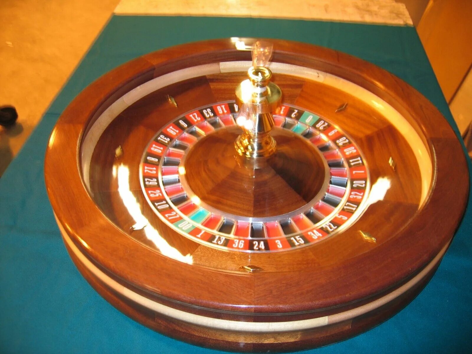 Spinning items. Принадлежности для казино. Махагоновый Рулетка. Рулетка 25 красное. Roulette Wheel.