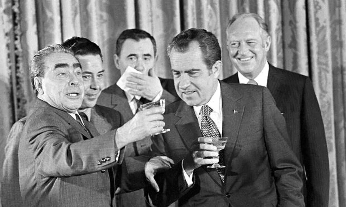 Брежнев 1972. Брежнев и Никсон в США 1973. Американский брежнев
