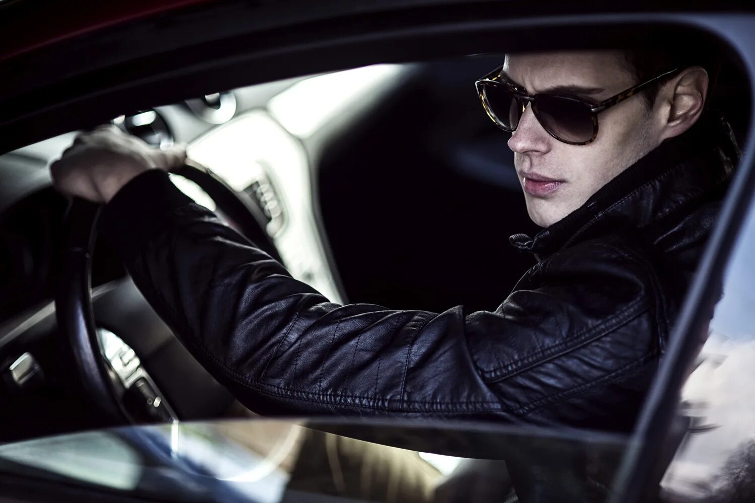 парень в кепке на аву. крутые парни. дерзкий парень. кирилл перевалов москва. брэд питт.