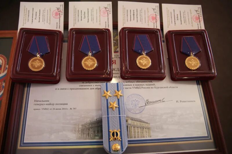 Награждены за доблесть. Медаль за доблесть в службе мвд на гражданском. доблесть в службе мвд доплата. медаль за доблесть в службе мвд россии льготы и выплаты. награжденные за доблесть в службе ибрагимов.