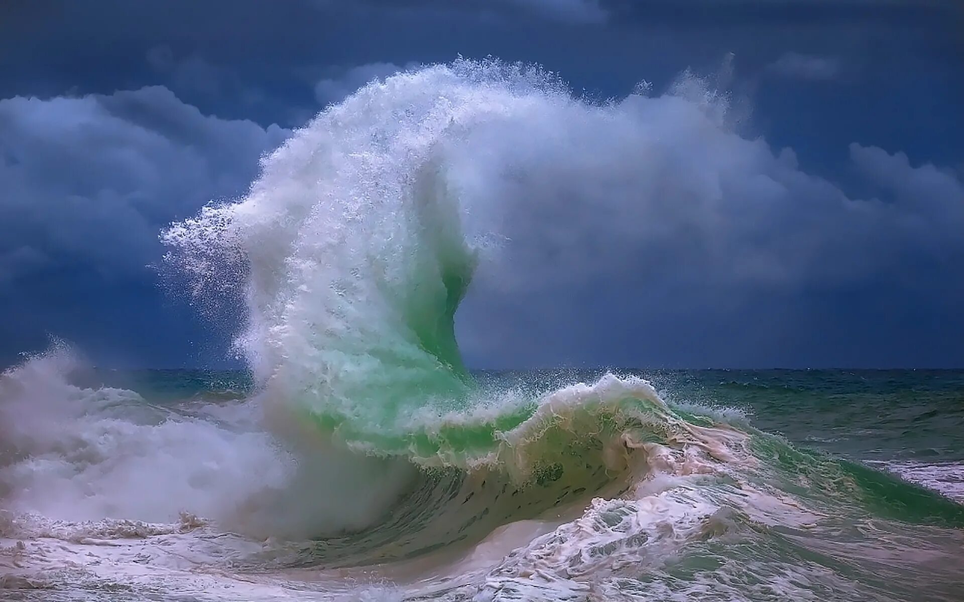 Ветер поднимал волны. Атлантический океан шторм. Море шторм. Волны шторм. Океан волны.