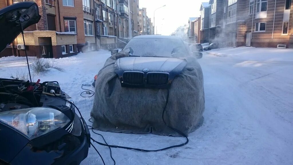 Пушка для прогрева автомобиля. Как прогреть машину на улице. Отогрев автомобиля. Авто зима. Отогревание автомобиля тепловой пушкой.