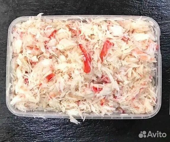 Салатное мясо краба стригуна. Краб Стригун салатка. Лапша с крабом. Крабовая лапша