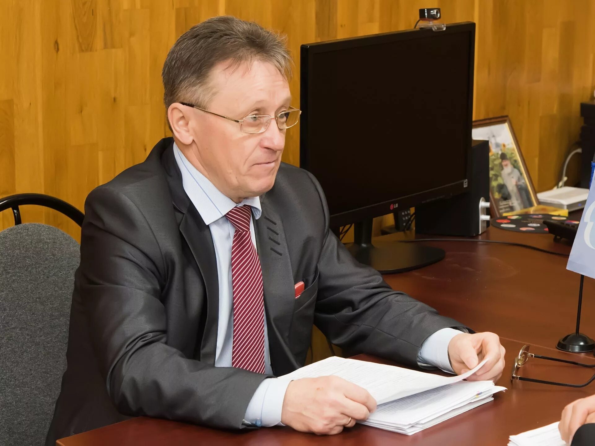Глава поселка ферзиково. Заместитель губернатора калужской люламьи. Глава поселка товарково. Глава поселка товарково. Калужская область глава поселения.