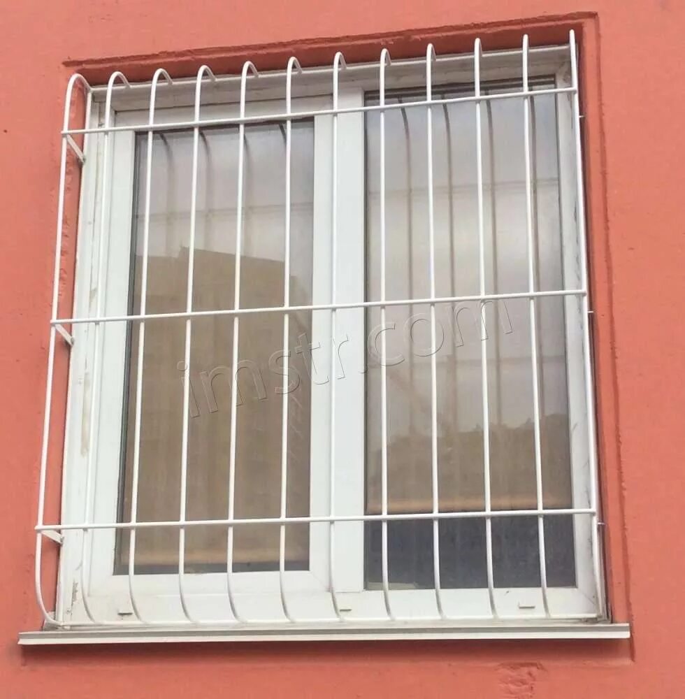 Иркутск купить решетку. Решетки на окна. Решетка оконная открывающаяся. Решетка на окно металлическая. Решетки на окна выпуклые.