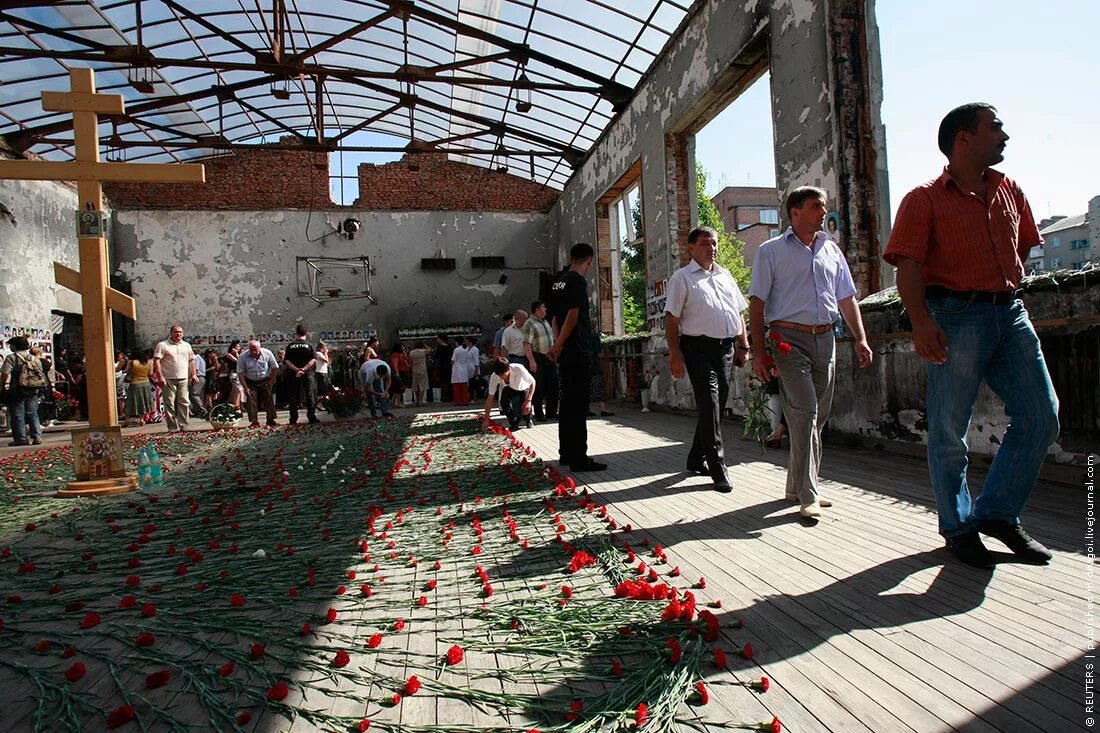 Теракт в школе беслана в каком году. Трагедия в Беслане 1 сентября 2004.