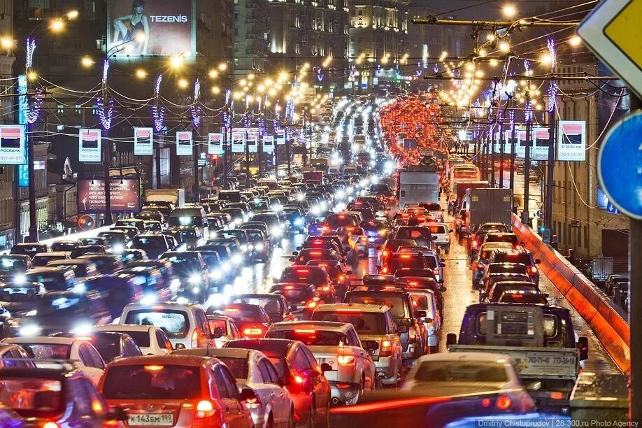 Шумный город москва. Трафик в москве. Мегаполис пробки. Пробки в москве. Шумный город.
