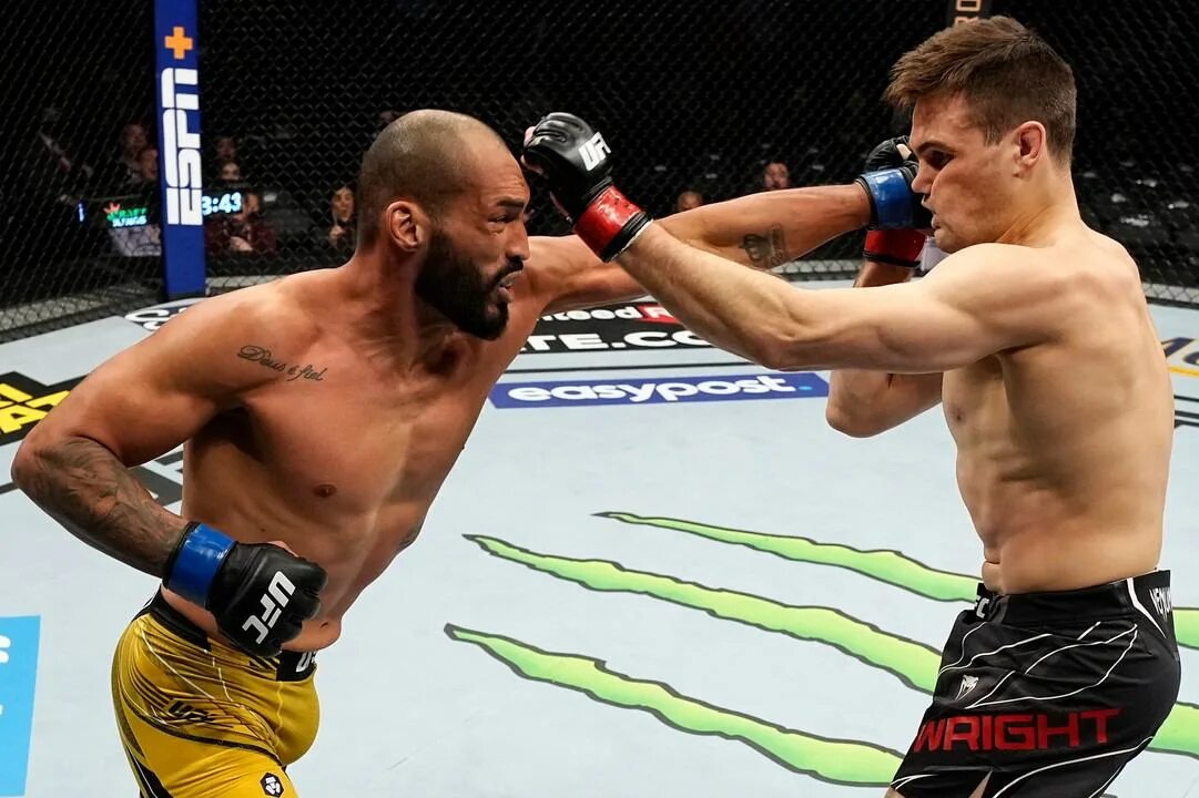 Обзор на ufs 276. Бруно сильва ufc. Покажи полный бой. Масвидаль серроне. Покажи полный бой.