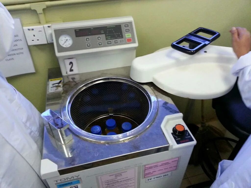 Методы стерилизации питательных сред микробиология. Полусинтетические питательные среды. Методы стерилизации питательных сред. Стерильность чашки петри и пробирки. Стерильная питательная среда.