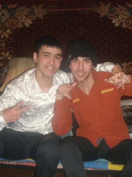 Ваня цыган люберецкий. 2 парня цыгана. Цыганская ваня. Ваня цыганка ваня цыганка. Ваня цыган.