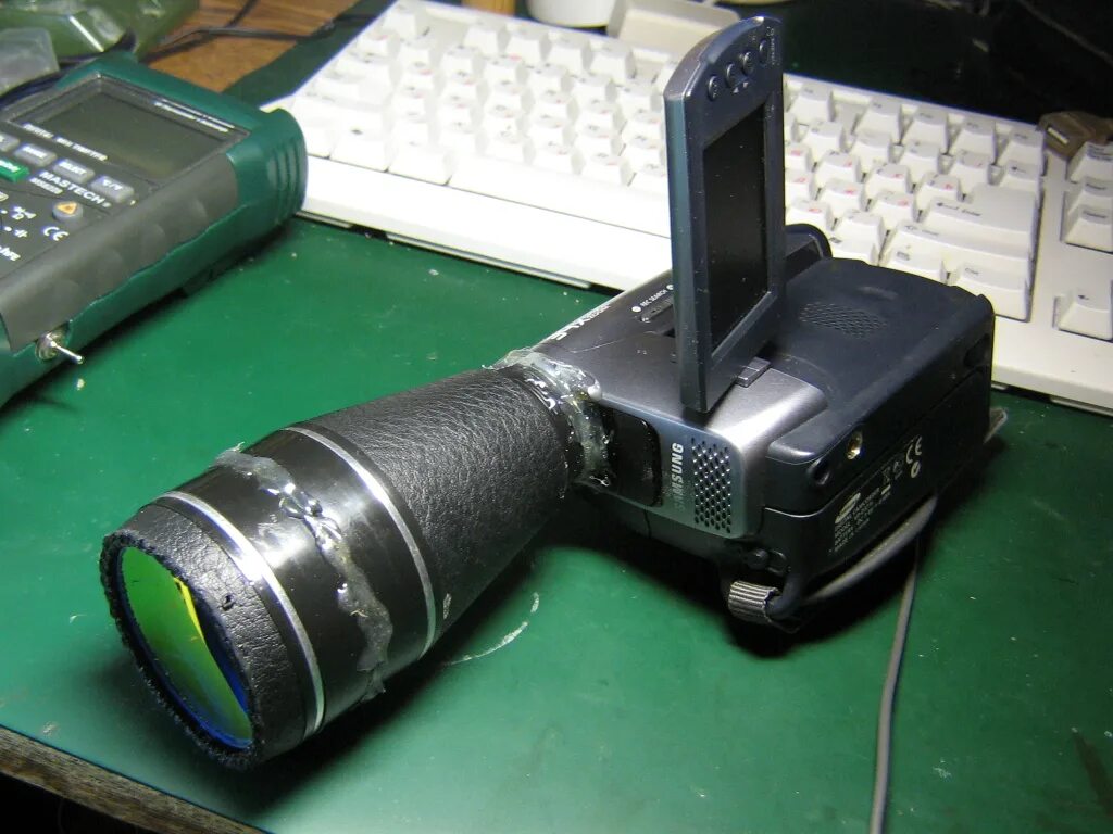 Что можно сделать из камеры. Микроскоп из бинокля 1964. Камера для электроники 409 вку. Микроскоп из видеокамеры. Микроскоп для пайки из старой видеокамеры.