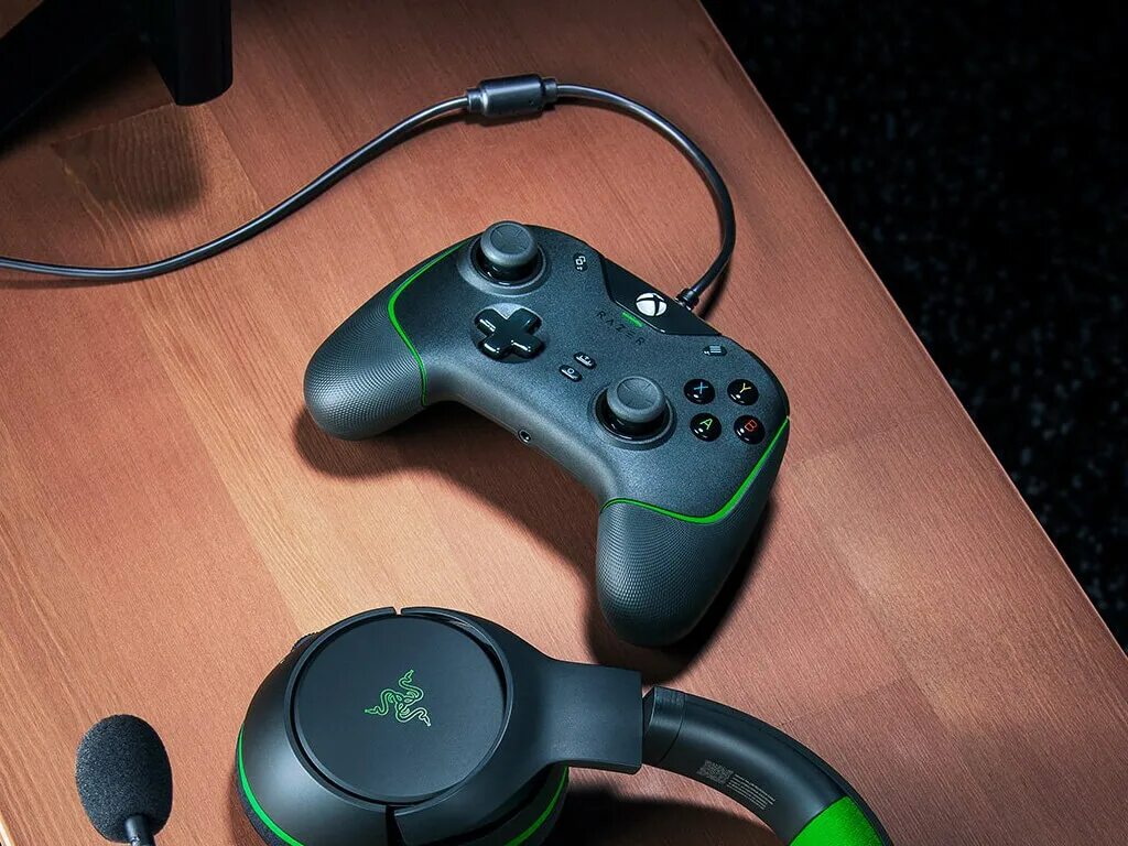 Xbox второй джойстик. Razer Wolverine v2. Геймпад Razer Wolverine v2. Геймпад Xbox Series Razer. Геймпад для Xbox Series s Razer Wireless.