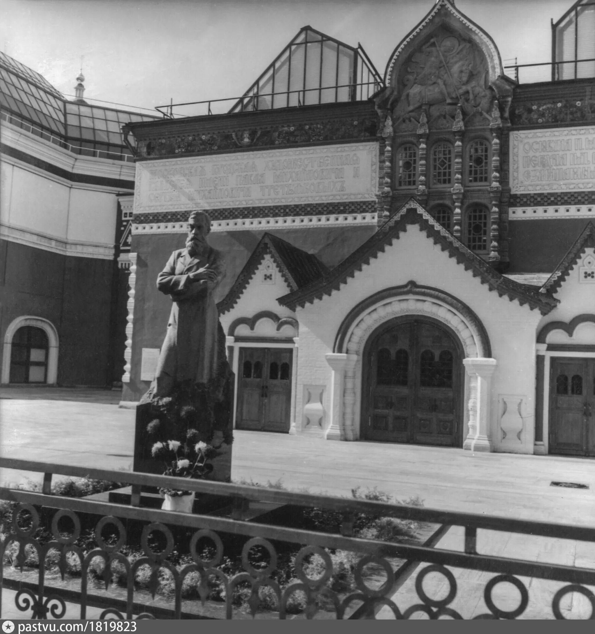 Третьяковская галерея чьи картины представлены. Врубель третьяковская галерея 2022. Третьяковская галерея открытие фото. Третьяковская галерея чьи картины представлены. Третьяковская галерея самара.