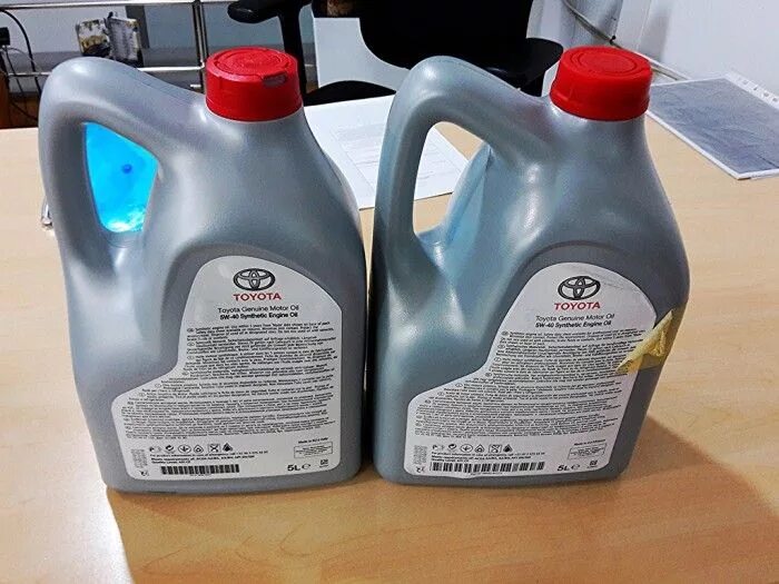 Масло тойота 5w40 оригинал и подделка. Как отличить оригинальное масло тойота. Масло тойота 5w40 оригинал. Канистра тойота 5w30 оригинал. Toyota 5w30 оригинальная канистра.