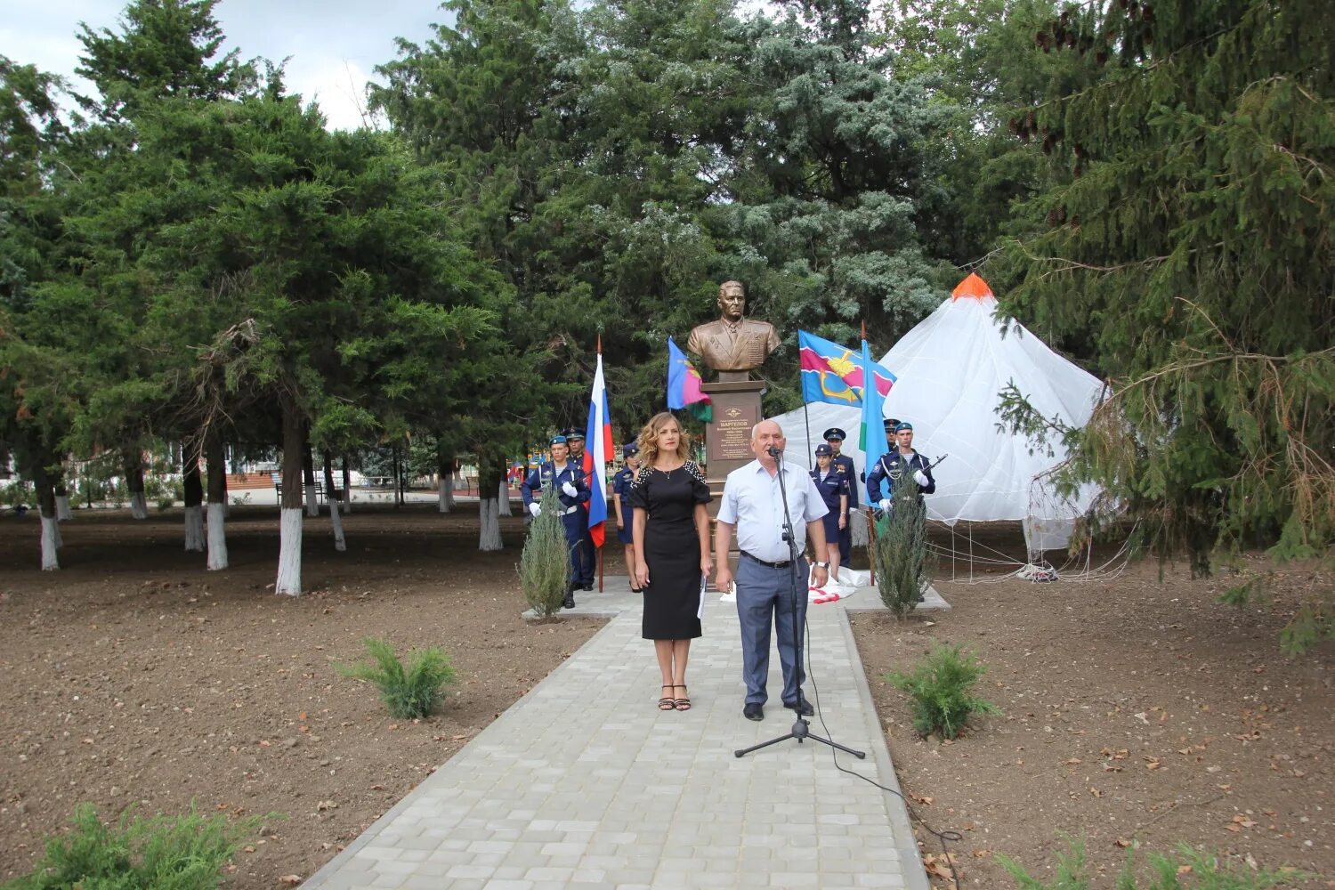 Подслушано в старотитаровской в контакте. Станица Старотитаровская Темрюкский район Краснодарского края. Школа 18 Старотитаровская Темрюкский район. Кореновск памятник Василию Маргелову.