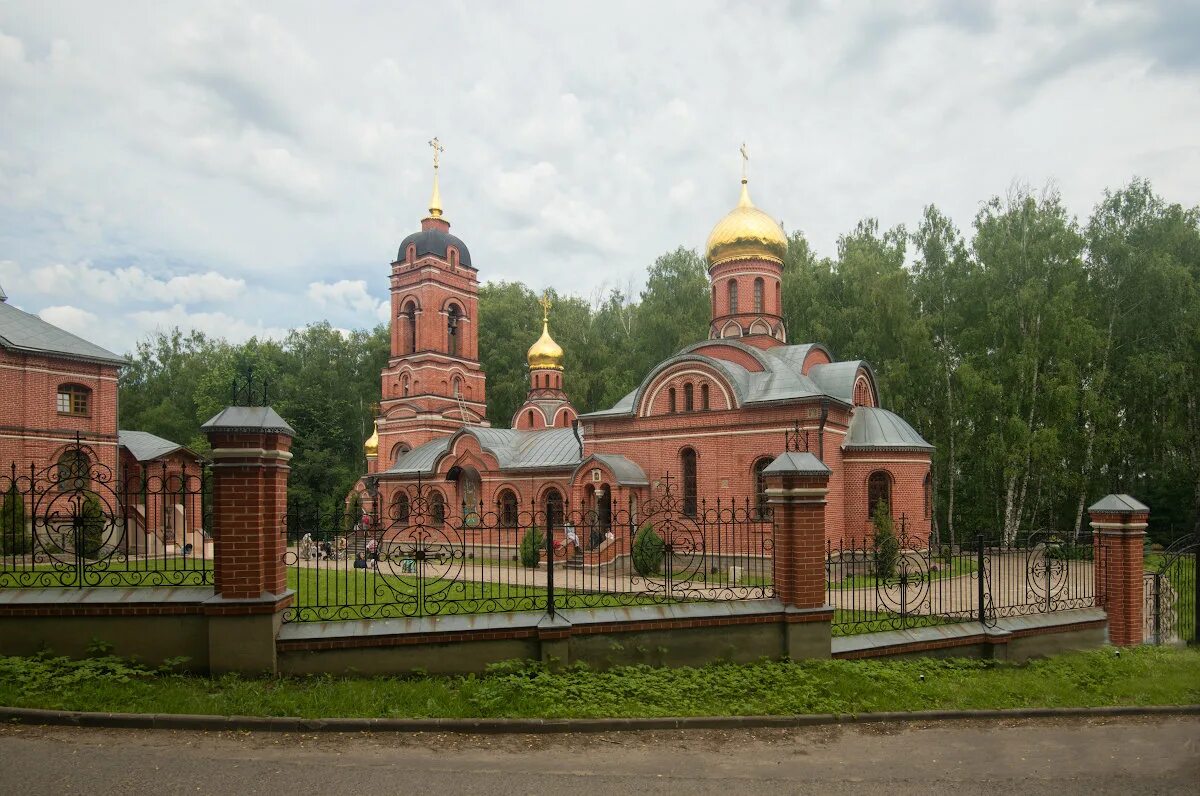 Михаило-архангельский храм пущино. Храм михаила архангела город пущино. Храм михаила архангела г. Пущино церковь михаила архангела. Город пущино серпуховский район.