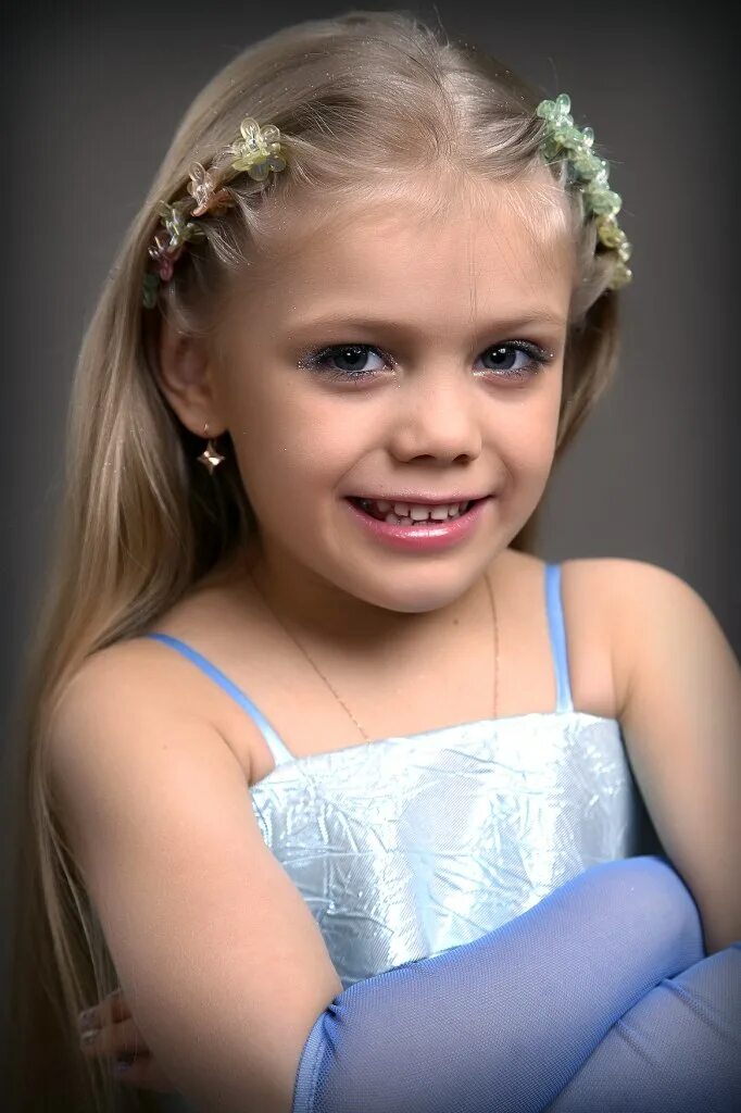 Красавица 4. Ван чжаоцзюнь китайская красавица. Маленькая красавица. Красавица 4. Красивые женщины шатенки.