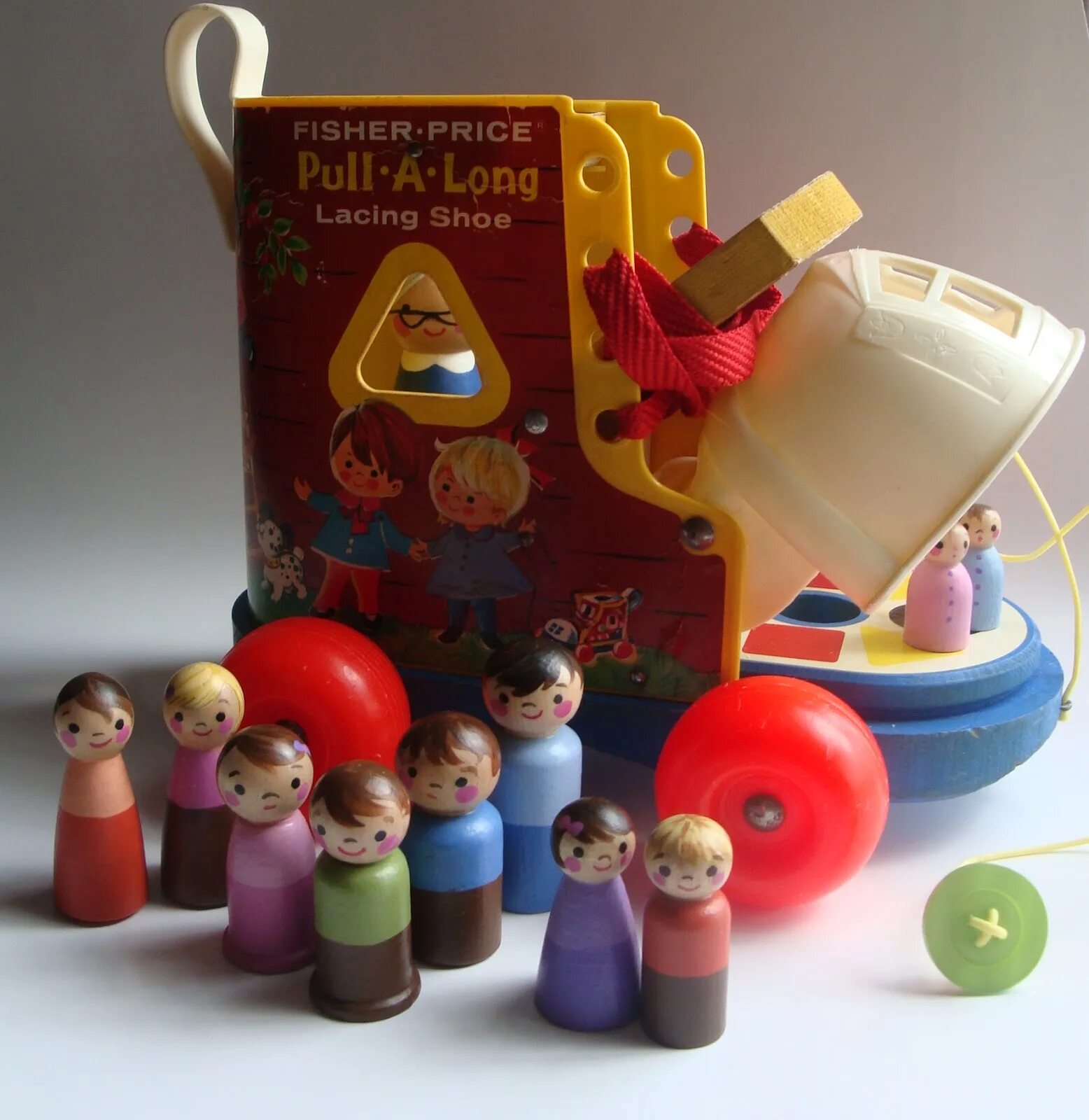 Включи игрушка старый. Кукла Fisher Price Vintage 1970’s. Кукла Fisher Price Винтаж. Fisher Price красная игрушка. Old Toys.