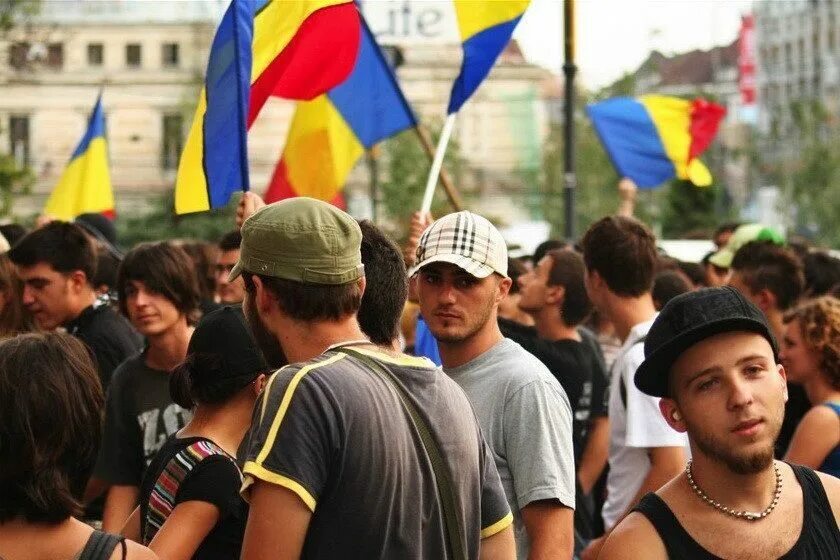 Румыния народ. Румыния жители. Население Румынии. Бухарест население. Румыния уровень жизни