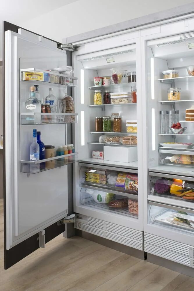 Домашний холодильник камера. Домашний холодильник. Дизайнерский холодильник. Холодильник на кухне. Холодильник раздвижной.