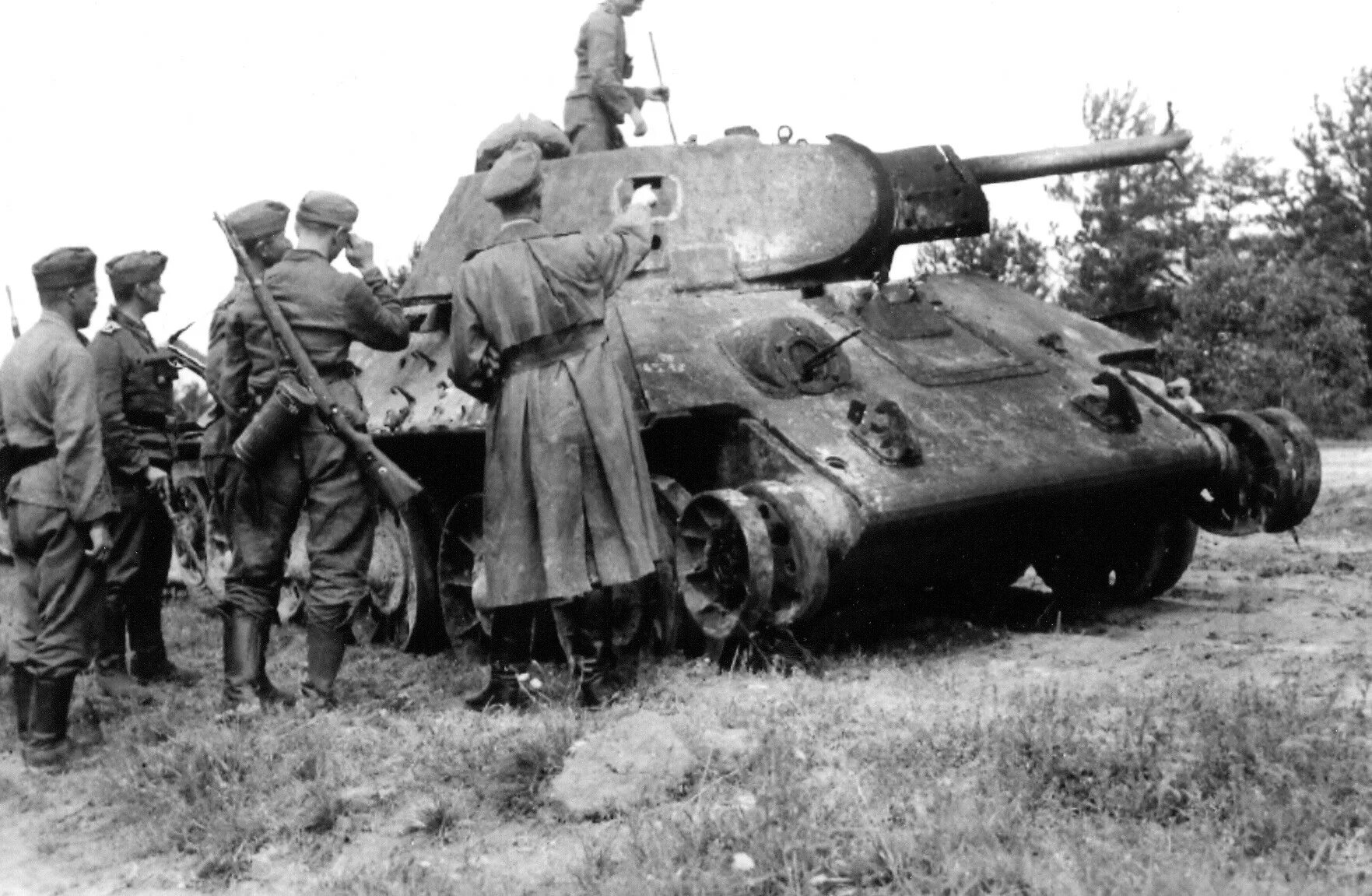 Т-34 1941-1945. Танк т 34 ВОВ. Танк т34 экипаж танка. Т34 танк у немцев. Танковая 41