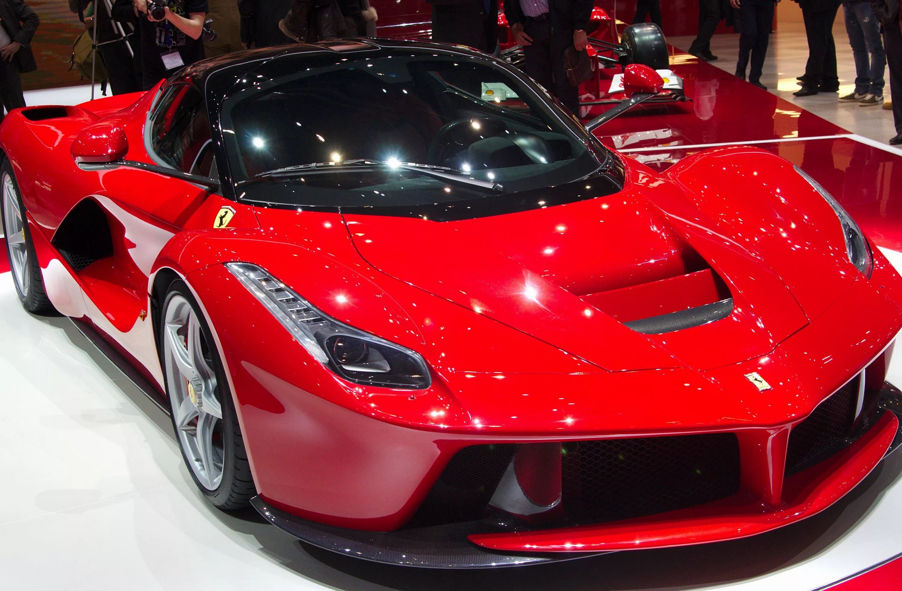 Ferrari 418. Самая дорогая феррари. Ла феррари красная. Модельный ряд феррари 2021. Ferrari laferrari.