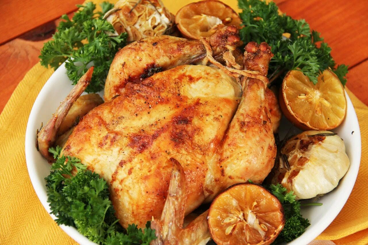 Блюда из курицы. Запеченная курица. Курица запеченная в духовке. Вторые блюда из птицы.
