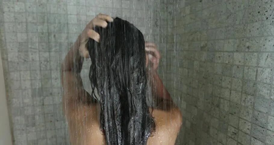 Сестра в душе скрытая. Девушка подмывается. Девочка подмывается видео. Beauty Shower picture.