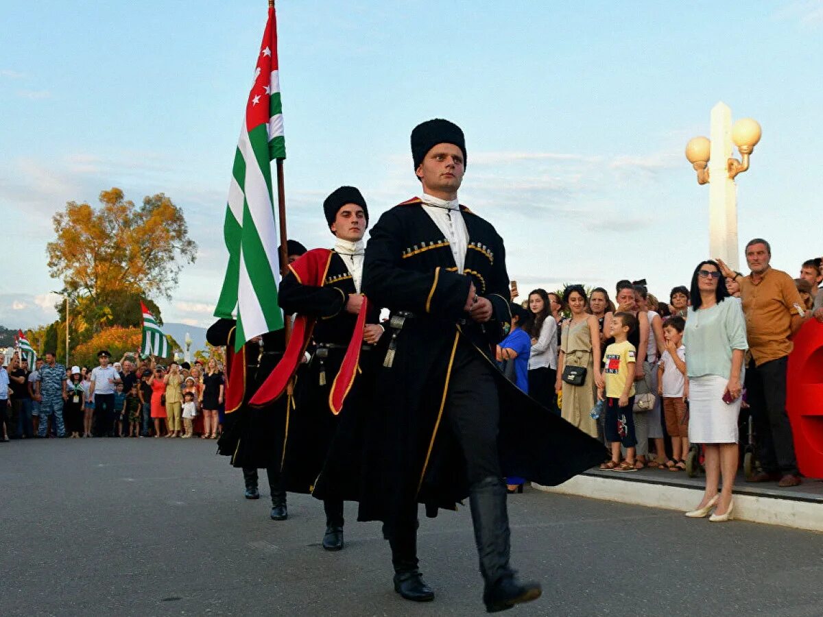 Абхазский народ. Абхазы праздники национальные. С праздником независимости Абхазии. Абхазы в Абхазии. Аджарские абхазы.