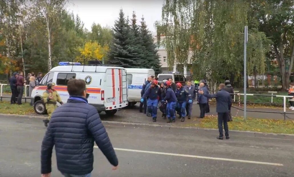 День города фотографии. Возложение цветов к памятнику. Стрельба в ижевске 2022. Местное самоуправление ижевск. Новости город ижевск.