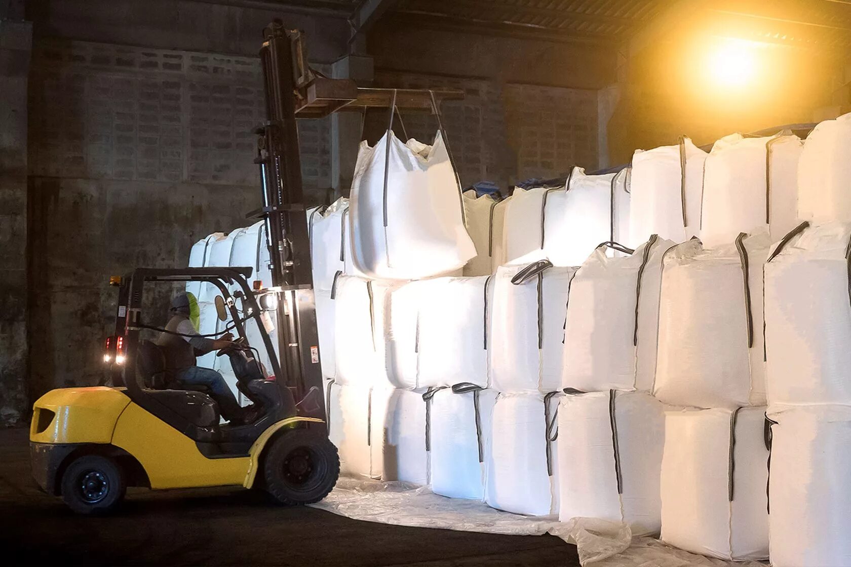 кузовная мастерская. погрузка биг бэгов в фуру 20 тонн. разгрузка биг бэгов погрузчиком. Bmw x5 e53 оффроад. мкр машина.