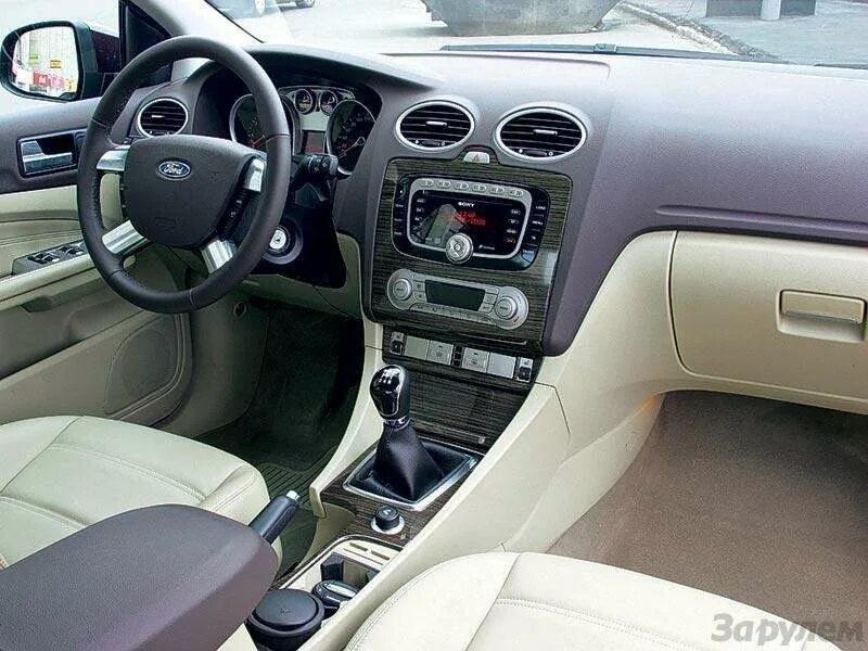 Аварийная кнопка бензонасоса Форд фокус 2. Ford Focus 2 Ghia бежевый салон. Бежевый салон Форд фокус 2. Кнопка бензонасоса фокус 2.