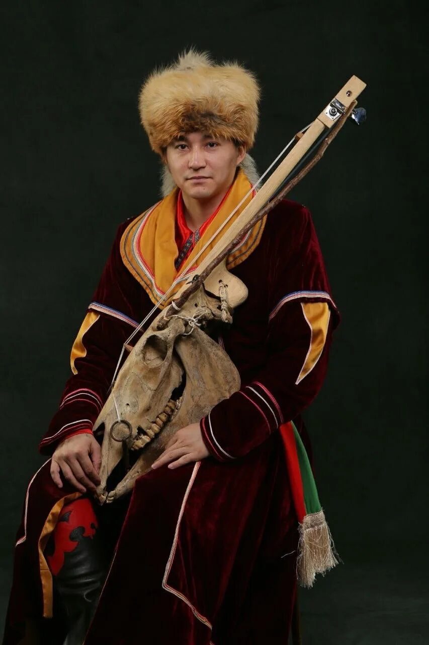 хакасец нация. сикпен у хакасов. «заслуженный деятель искусств хакасии». национальная платье хакасов. хакасия культура хакасы.