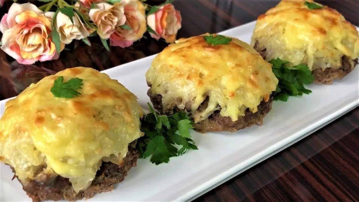 Картофельные стожки. Стожки с грибами и сыром. Стожки из фарша в духовке с грибами. Стожки с фаршем и картошкой и сыром в духовке. Стожки под шубой.
