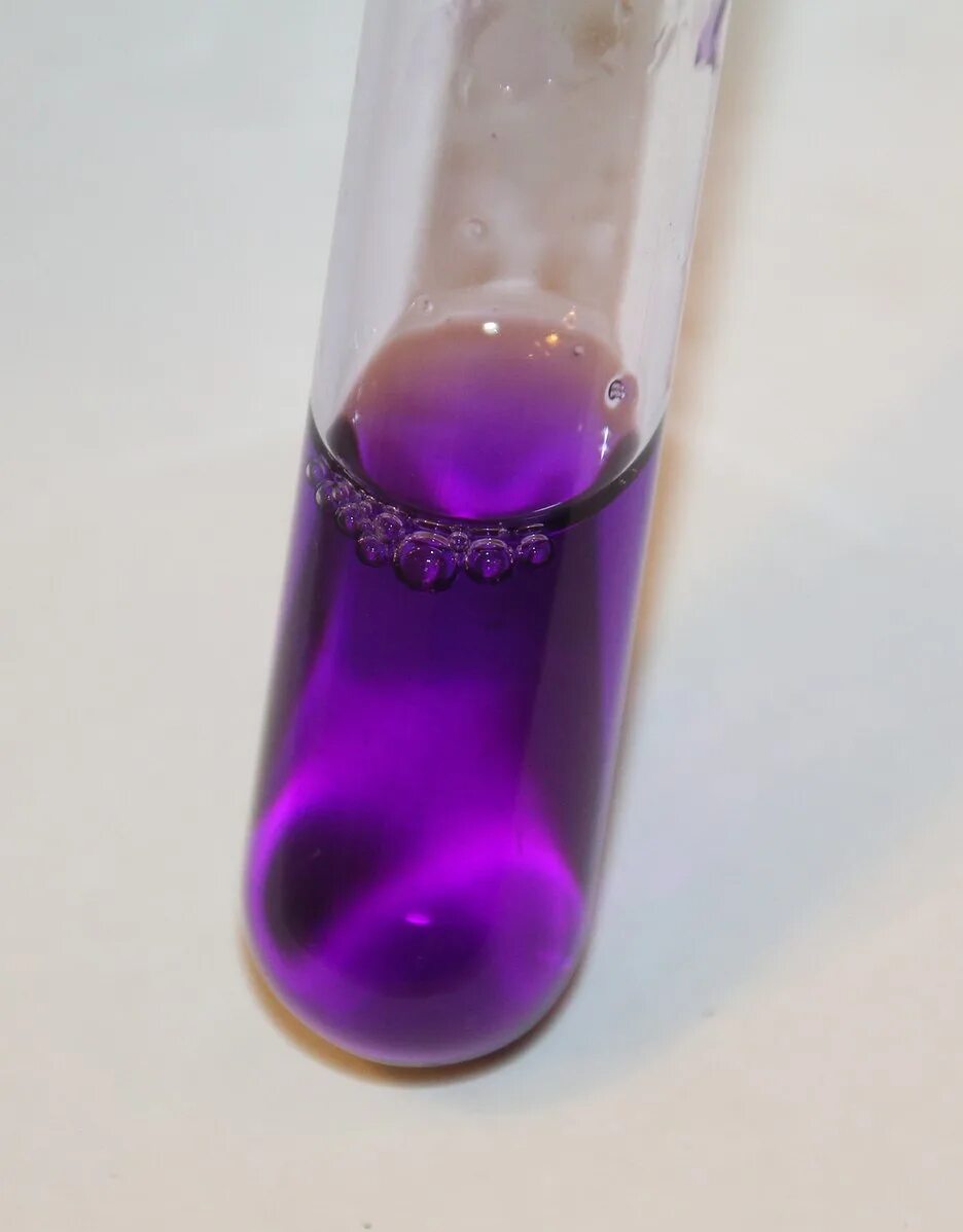 Peroxide crystals. Methyl Violet 10b. Фуксин цвет раствора. Пробирка с фиолетовым раствором. Фиолетовое окрашивание в пробирке.