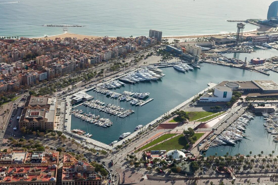 Port marina. Port marina. Порт велл барселона. Мерсин яхты. Яхтенные марины в стамбуле.