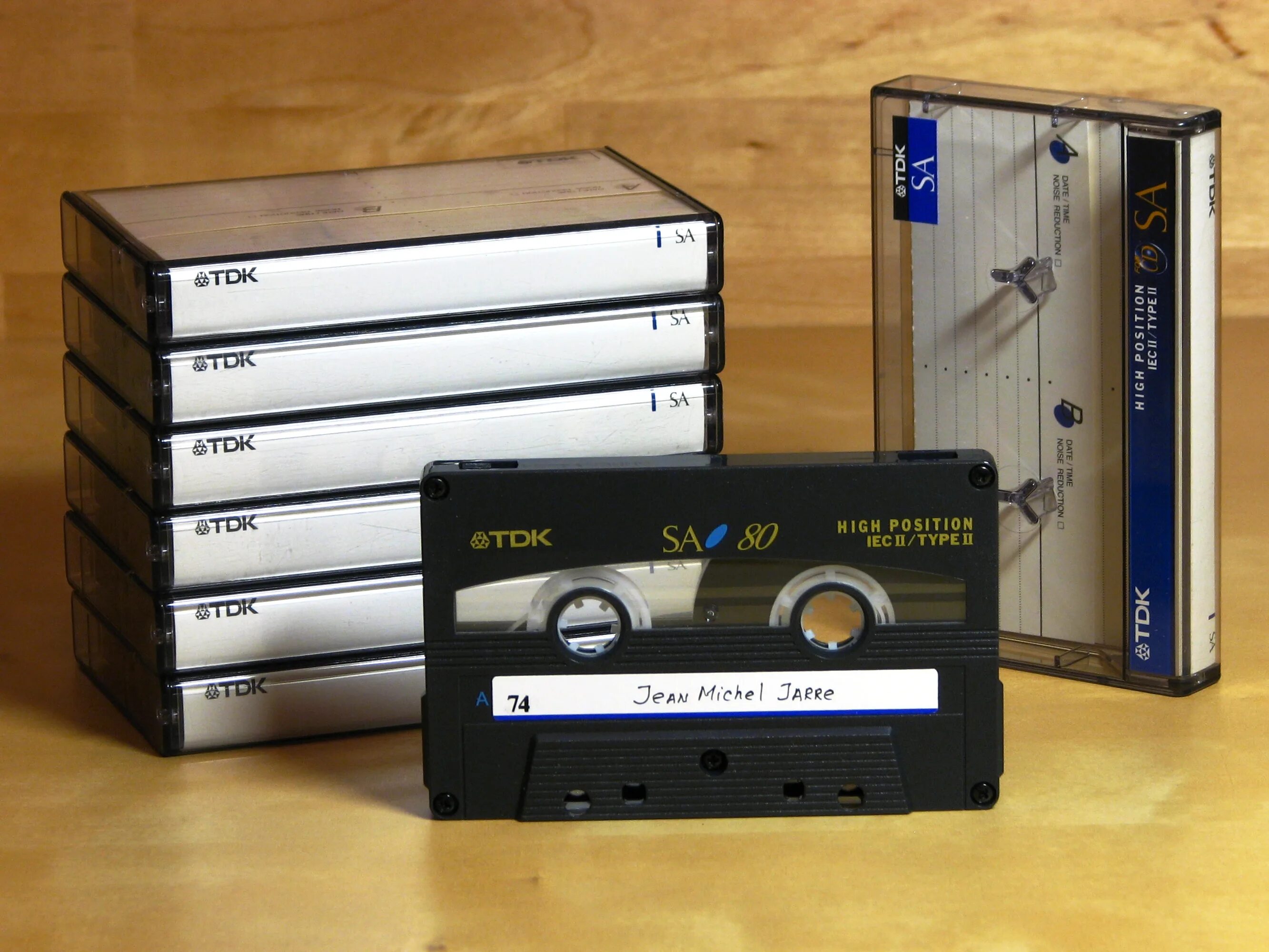 Покажи кассеты. TDK Compact Cassette Slim. Компакт-кассета TDK 80[. TDK 1982 Compact Cassette. Необычные кассеты.