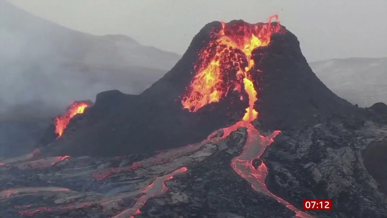 Грузия сейсмическая активность. Долина гейзеров ваймангу. Вулкан эйяфьятлайокудль извержение 2010. Вулкан и человек. Как снимали вулкан.