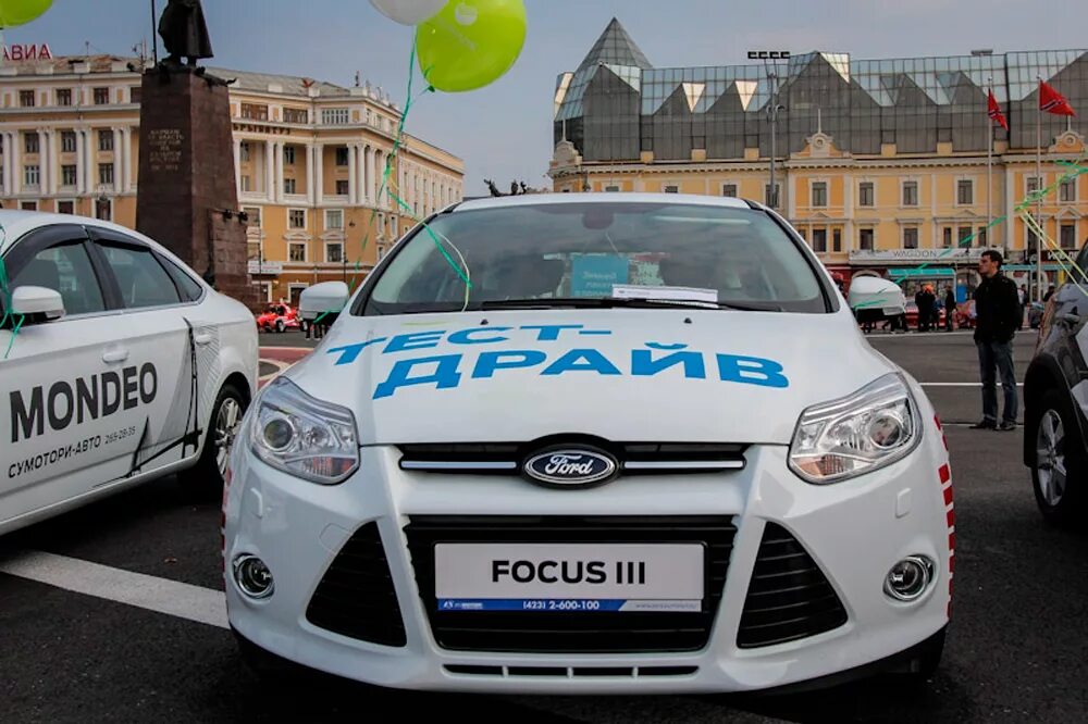 Тест драйв авто. Тестовый автомобиль дилер. Тест драйв авто в автосалоне. Тест драйв авто перед покупкой.